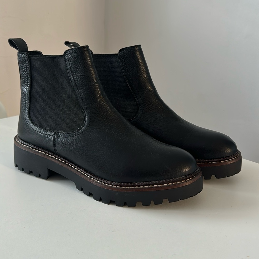 New Caslon Boots
